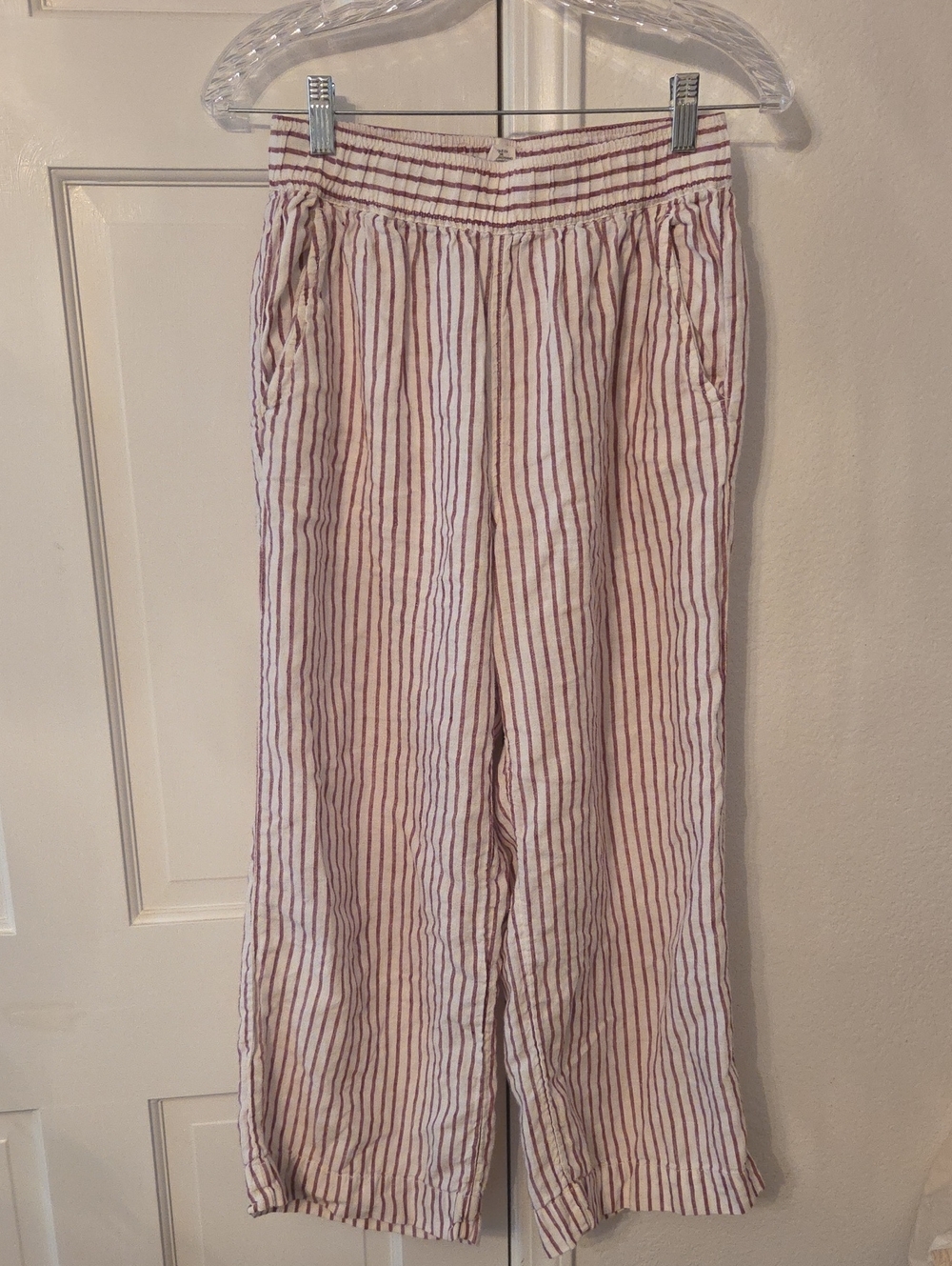 Artisan Ny White and Burgundy Striped Linen Capri Pants